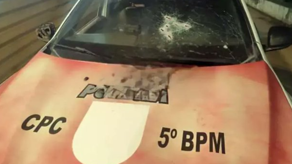 Após troca de tiros, PM intensifica operação no Benedito Bentes na noite desta segunda (28) Segundo informações do 5º Batalhão de Polícia Militar (BPM), uma guarnição que patrulhava a área avistou sete indivíduos em atitude suspeita.