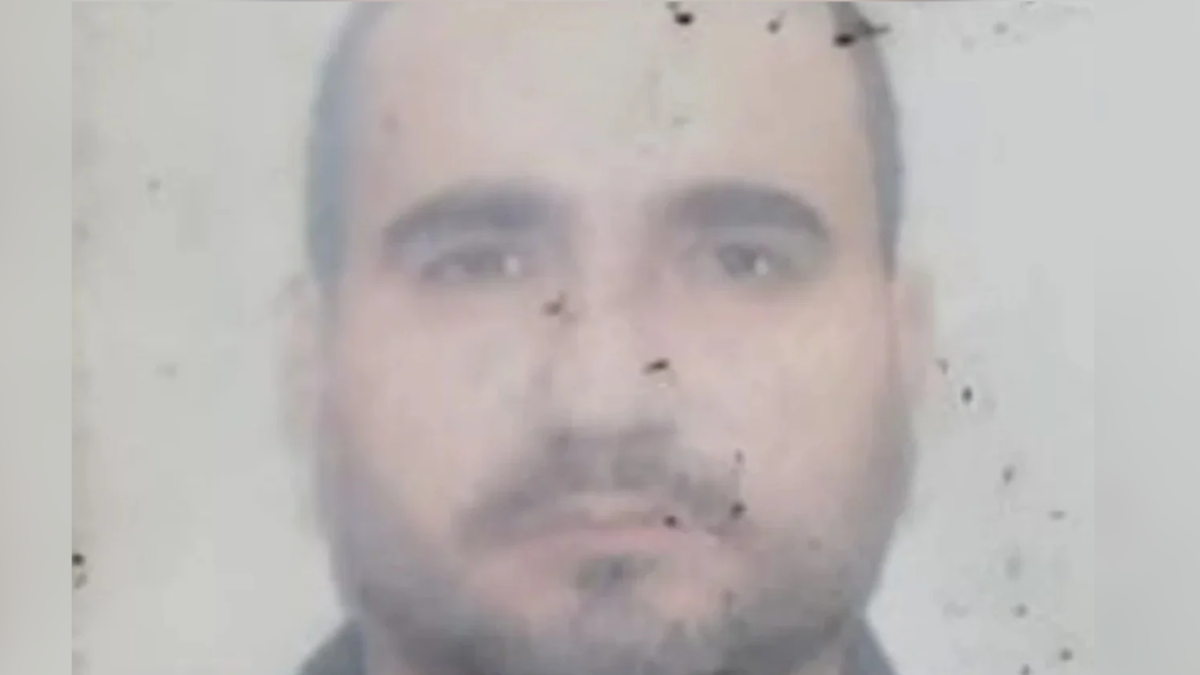 Feminicídio no Recife: alagoano é suspeito de matar companheira com 16 facadas Foragido da Justiça de Alagoas, homem é acusado de assassinar companheira com 16 facadas após fim de relacionamento no Recife.
