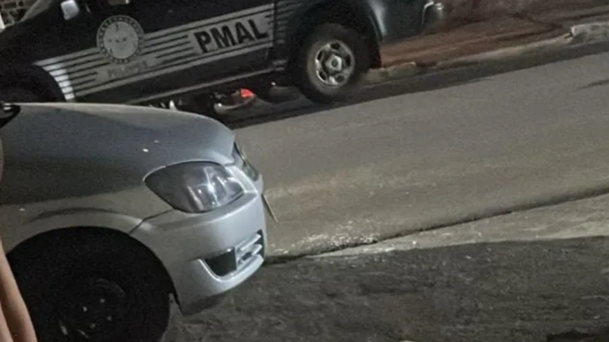 Perseguição policial termina com morte de adolescente em Palmeira dos Índios Gabriel Lincoln, de 16 anos, morreu após ser baleado durante perseguição policial em Palmeira dos Índios; versão da PM é contestada por familiares.