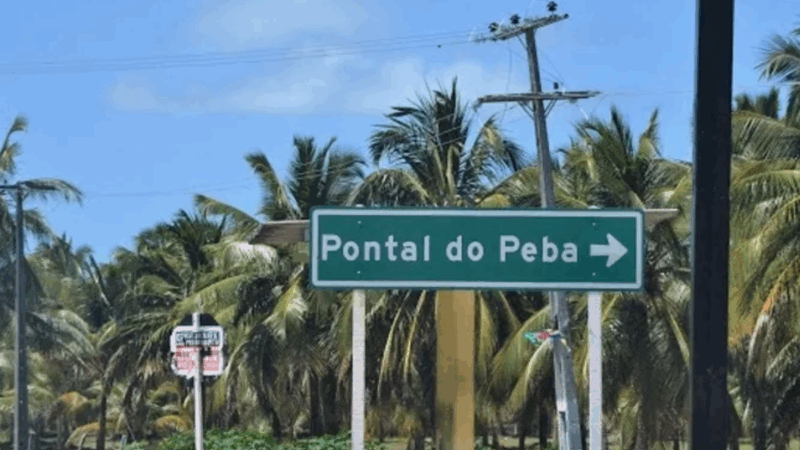 Durante “programa” com duas mulheres, homem morre em piscina de condomínio em Alagoas Morte foi registrada como "a esclarecer"; vítima estava com duas mulheres e teria consumido álcool e drogas antes de desaparecer na piscina.