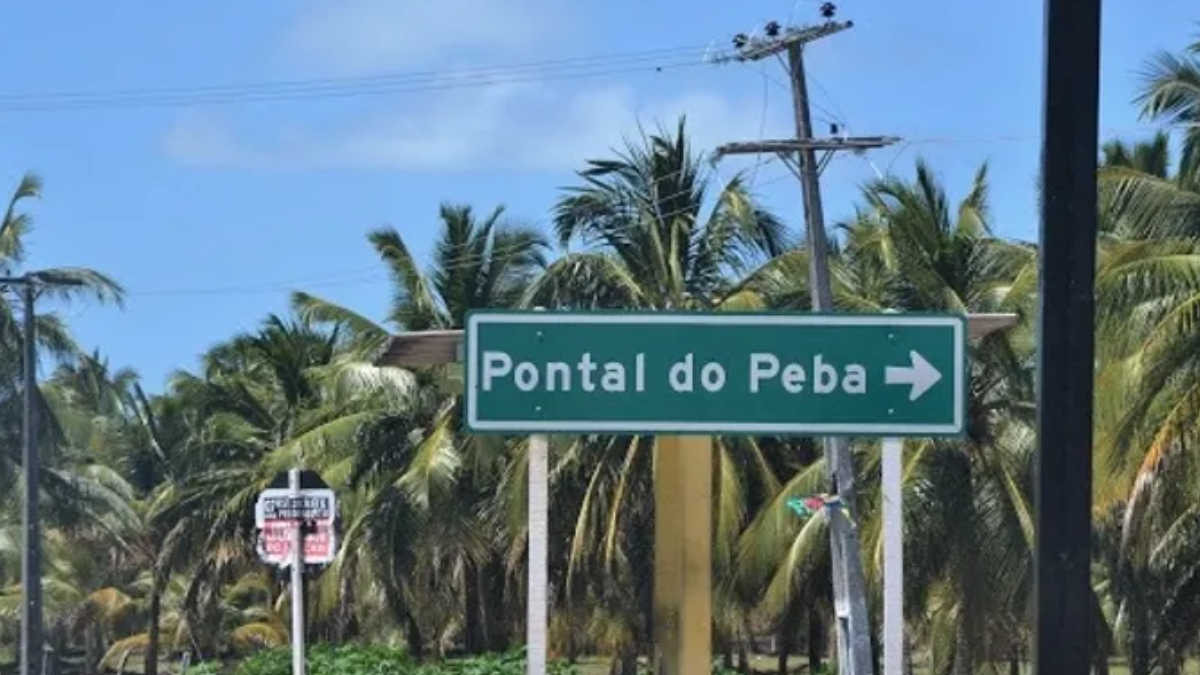 Durante “programa” com duas mulheres, homem morre em piscina de condomínio em Alagoas Morte foi registrada como "a esclarecer"; vítima estava com duas mulheres e teria consumido álcool e drogas antes de desaparecer na piscina.