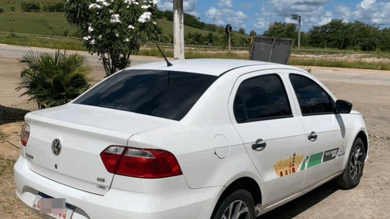 PRF prende grávida e taxista transportando 5 kg de cocaína em Joaquim Gomes A dupla foi flagrada pela PRF transportando droga com criança no veículo; destino final seria o estado de Pernambuco.