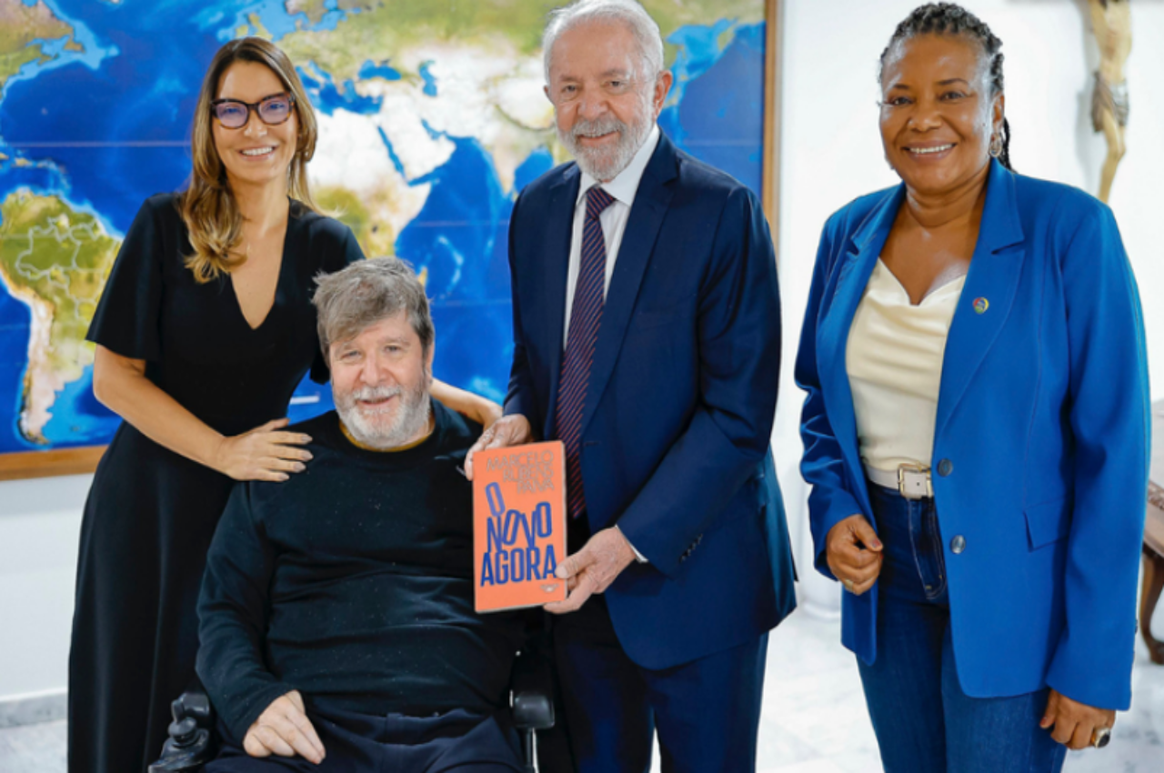 Marcelo Paiva é recebido por Lula, Janja e Margareth Menezes Autor de “Ainda Estou Aqui” visitou a capital e foi homenageado por sua contribuição à cultura e à memória histórica brasileira.