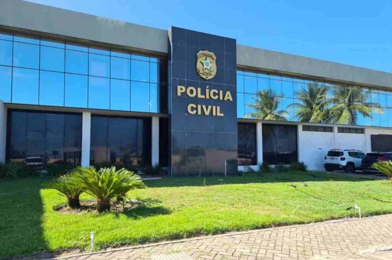 Polícia civil cria força-tarefa para investigar sumiço de adolescente Delegado-geral oficializa comissão especial para intensificar buscas por Ana Beatriz, de 15 anos, desaparecida em Alagoas.