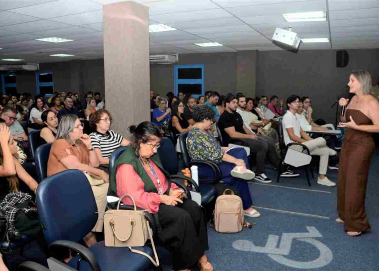 Programa Mais Médicos: Sesau acolhe novos médicos em Alagoas