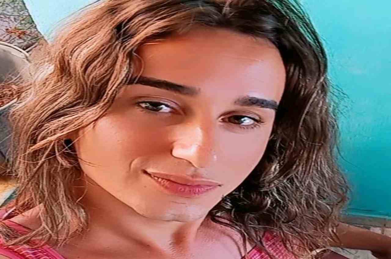 Mulher trans é presa na ala masculina ” não me tratavam como ser humano” Após solicitar asilo nos Estados Unidos, Tarlis Gonçalves foi detida por autoridades de imigração e relata ter sofrido assédio, fome e falta de privacidade durante o período de detenção.